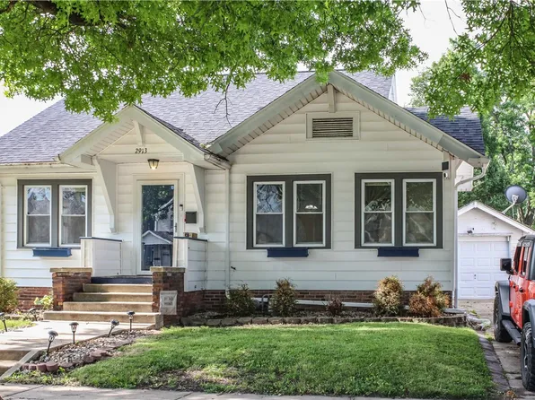 2913 Champaign Ave, Mattoon, IL 61938