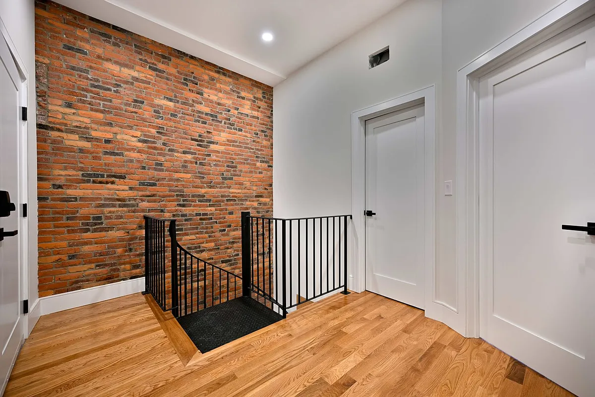 Building Photo - 18 Winchester St #8A