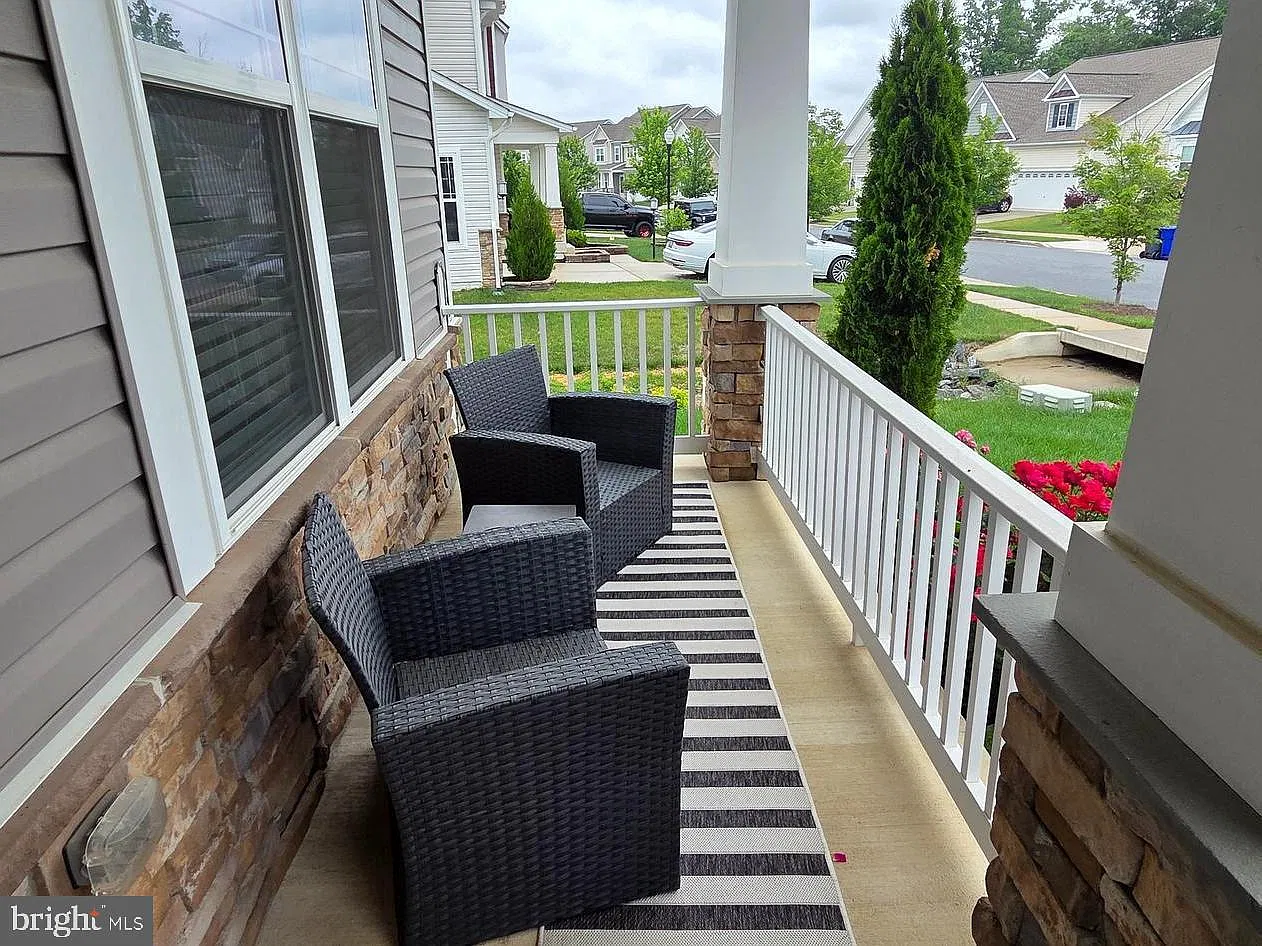 5 bed, 5.5 bath, 3838 sqft, $4,500 — Photo 3