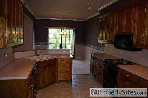 3rd image of 9411 Scarborough Dr