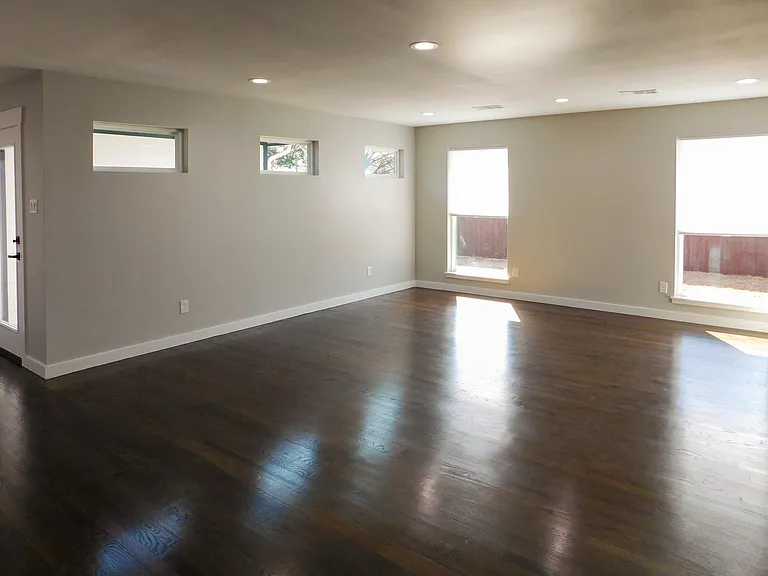 1001 Cardinal Ln — Photo 7