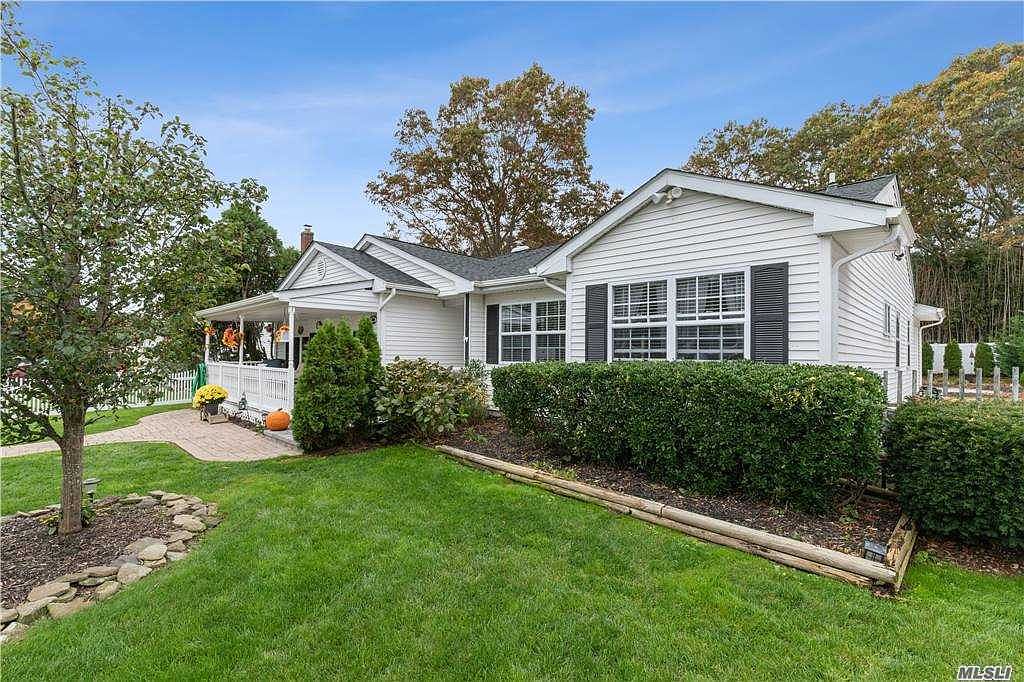 28 Cherry Ln, Medford, NY 11763 Zillow