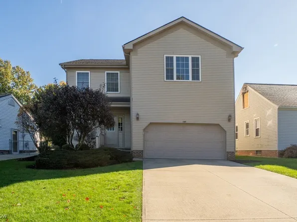 1207 Summit Dr, Mayfield Heights, OH 44124