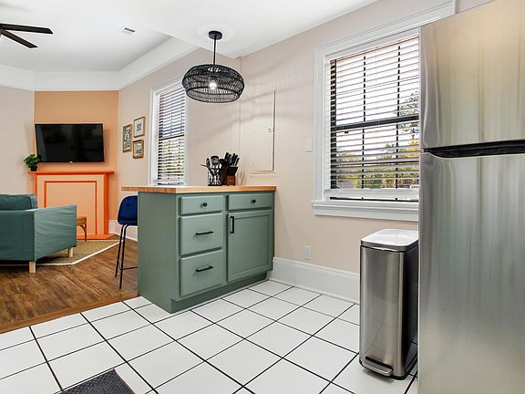 5th image of 208 W 42nd St #B
