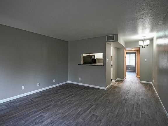 3rd image of 10800 Comanche Rd NE APT 220