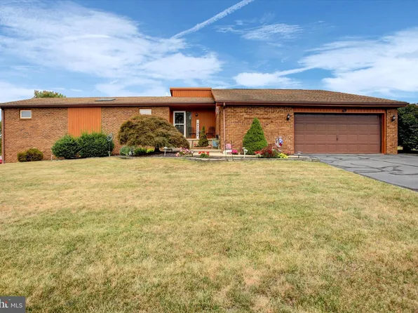 7471 Smith Rd, Chambersburg, PA 17202