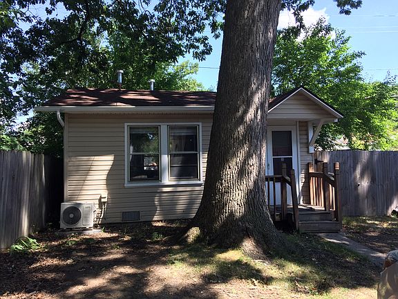 2nd image of 513 1/2 E Farnum Ave