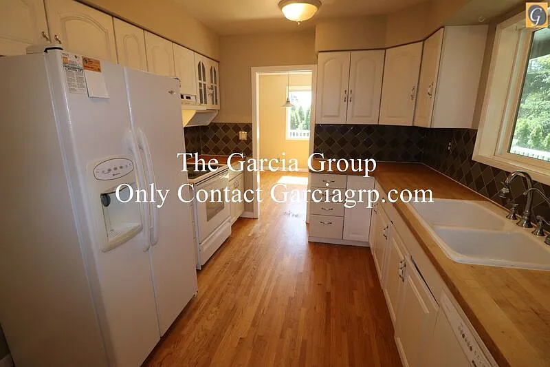 4 bed, 2.5 bath, 1920 sqft, $3,395 — Photo 2