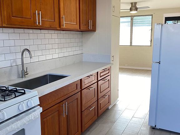 2nd image of 1715 Young St #3