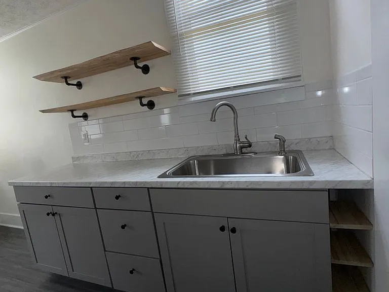 1431 S Floyd St — Photo 25