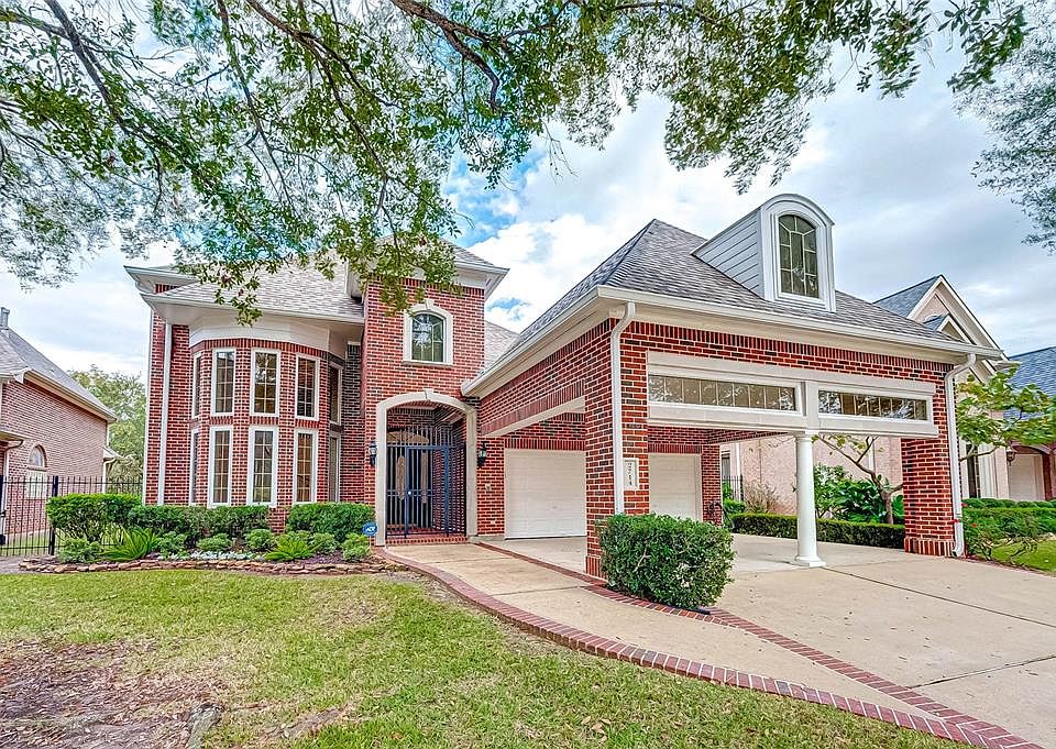 Gorgeous 2-story custom Fuqua home with attractive brick elevation. The home offers a 3-car tandem garage and double wide driveway with ample space for guest parking. The meticulously manicured lawn adds to the stylish curb appeal. The home is locate