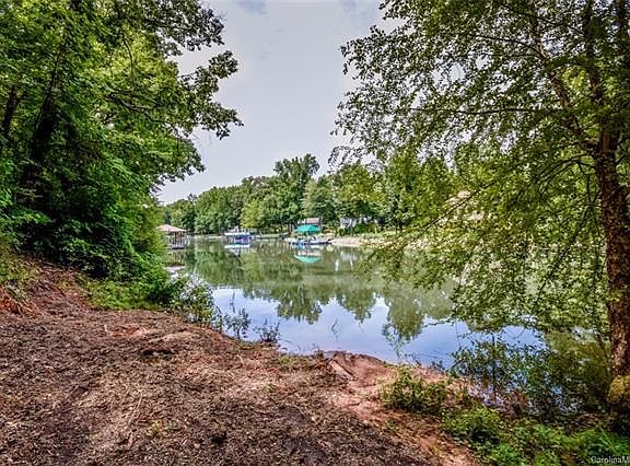 4th image of 562 Normandy Rd