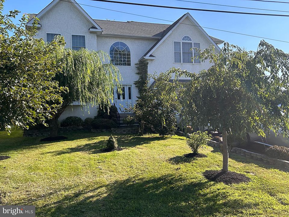 1st image of 725 Stratford Dr #B