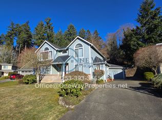 2855 Chambers Bay Dr, Steilacoom, WA 98388