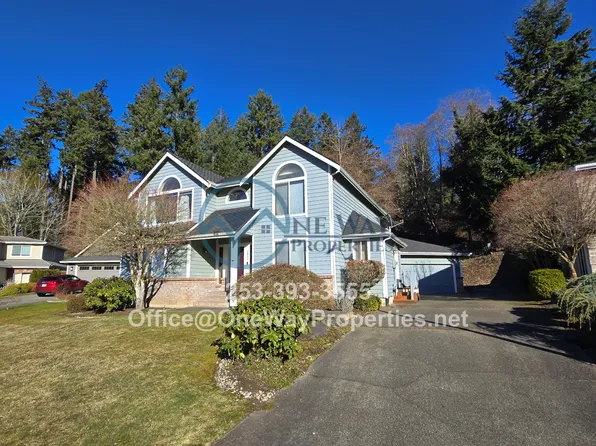 2855 Chambers Bay Dr, Steilacoom, WA 98388