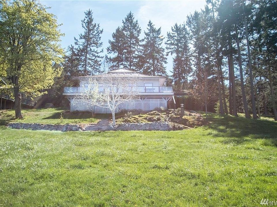 1st image of 152 Fairway Dr