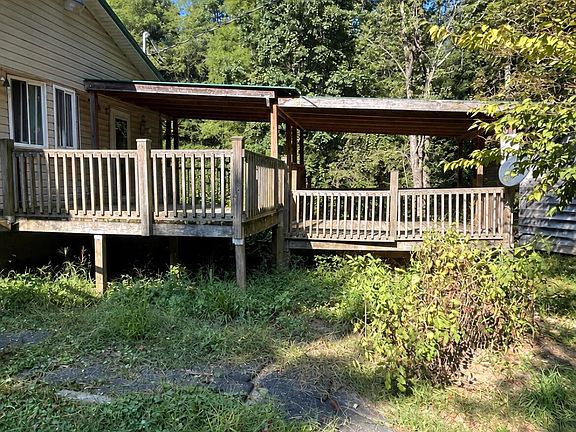 2nd image of 516 Sugar Camp Rd