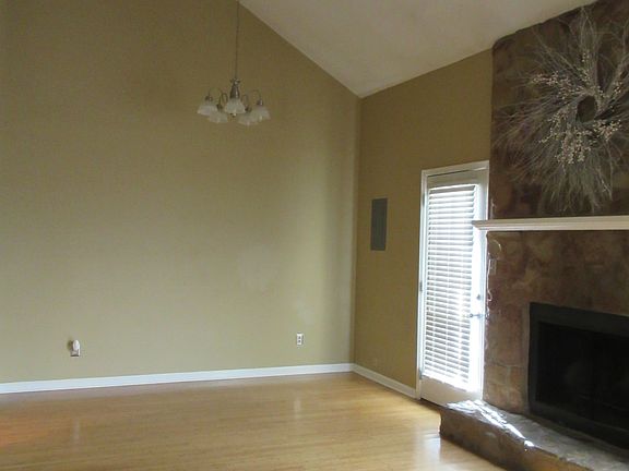 4th image of 1602 Herrin Dr #71