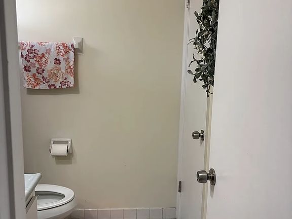 3rd image of 9340 Lagoon Pl APT 202