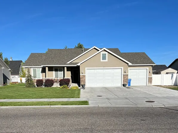 233 S Emery Ln, Idaho Falls, ID 83401