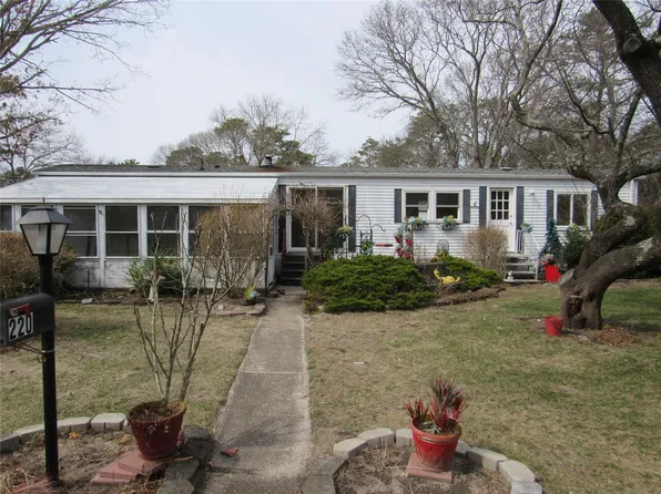 525-220 Riverleigh Avenue, Riverhead, NY 11901