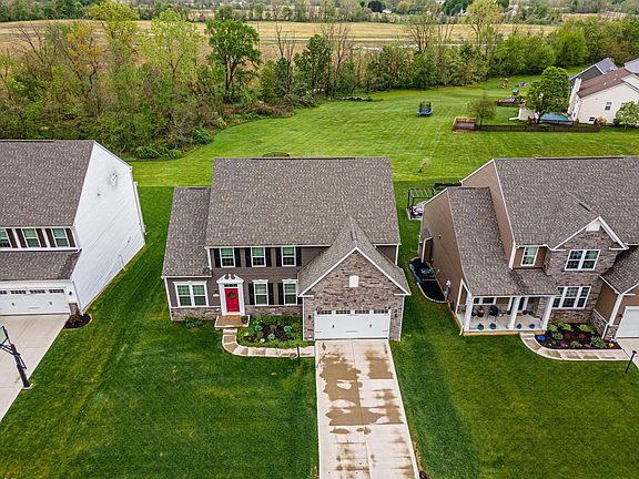 3rd image of 176 Kaitlyn Dr