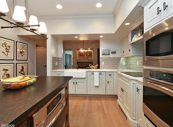 2nd image of 3615 Somerset Dr