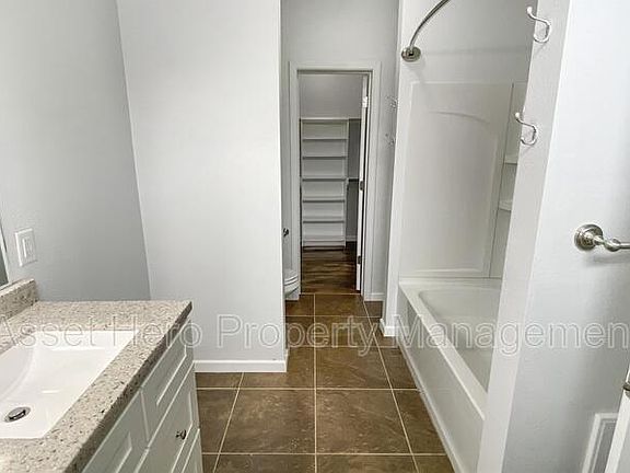 3rd image of 1006 Cedar St