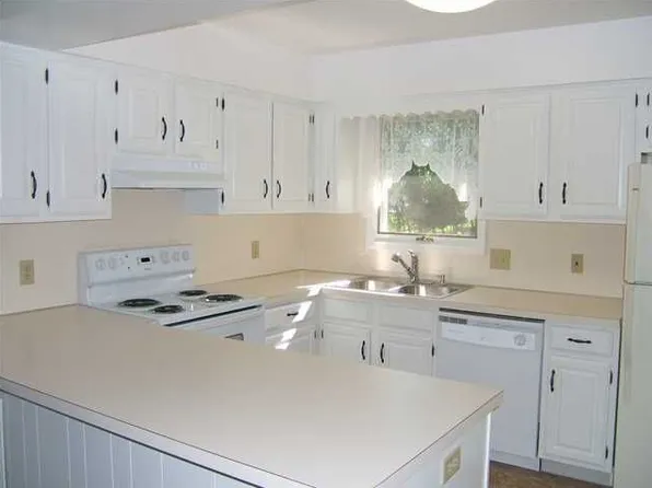 6726 Leisure Creek Dr SE, Caledonia, MI 49316