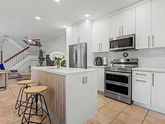 4th image of 1545 Seagrape Way