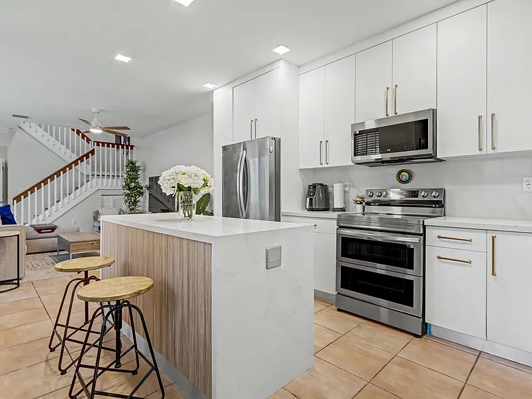 1545 Seagrape Way — Photo 4