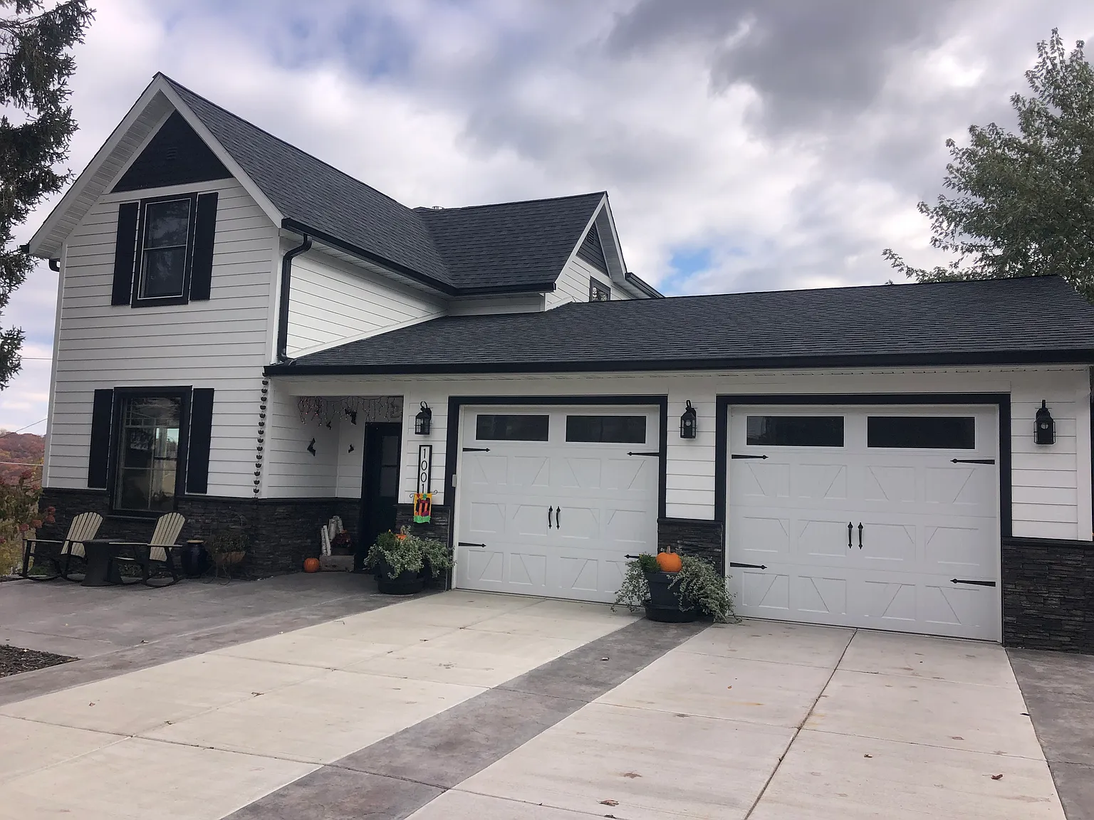 3 bed, 2.5 bath, 2700 sqft, $3,600 — Photo 1