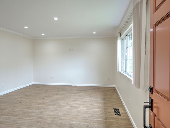 5th image of 560 San Gabriel Dr
