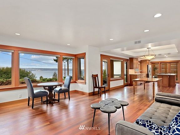 5th image of 2660 Mountain View Drive NE
