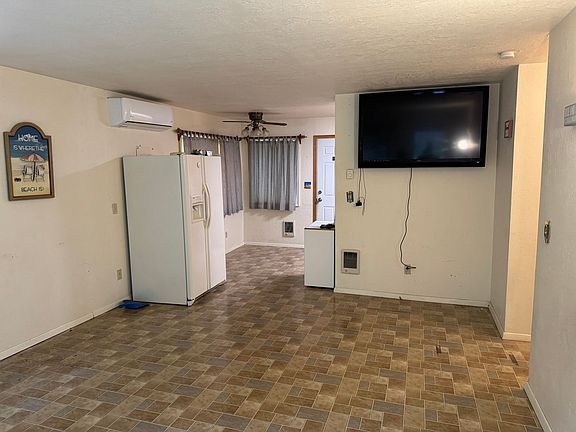 4th image of 7235 Holiday Ave