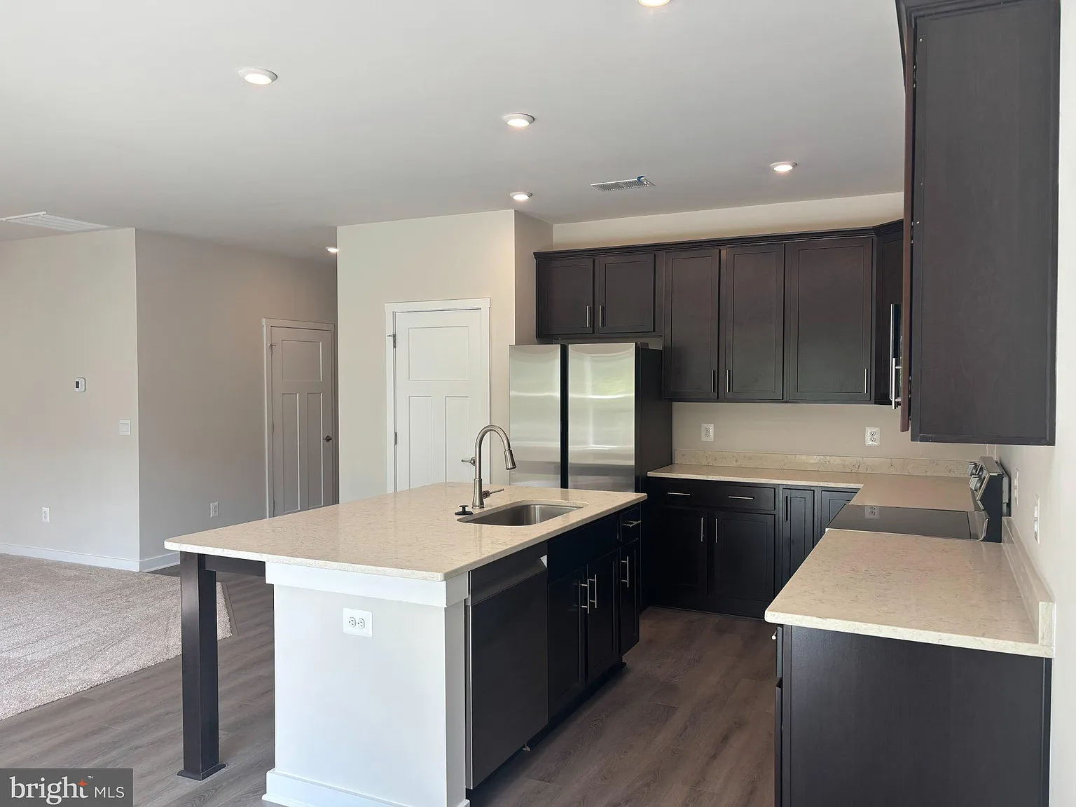 3 bed, 2.0 bath, 1510 sqft, $2,095 — Photo 3