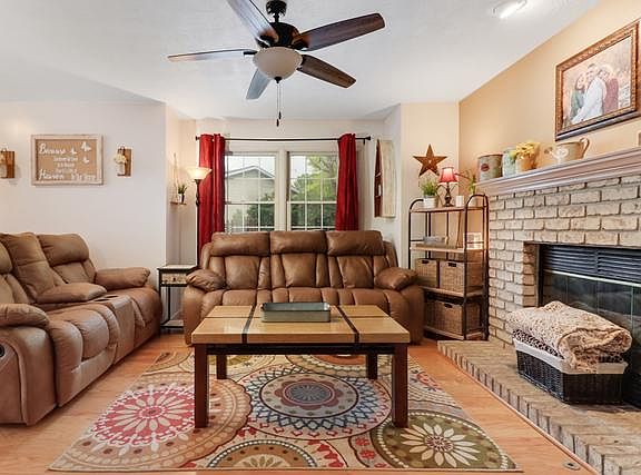 3rd image of 2204 Woodhavens Dr
