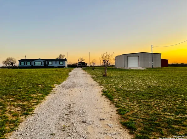 7690 FM 1333, Charlotte, TX 78011