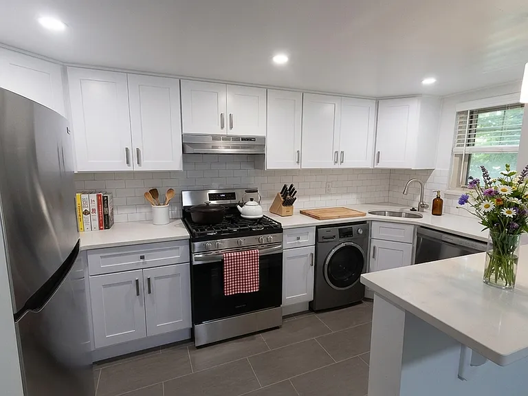 429 Apartments A102 Kitchen 429 Apartments A102 Kitchen