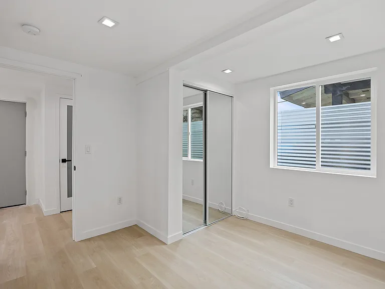 2561 S Westgate Ave #30-11 — Photo 14