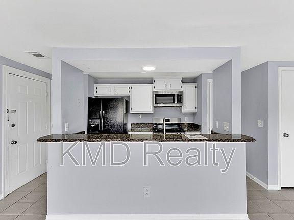 2nd image of 1624 Arlyn Cir APT H