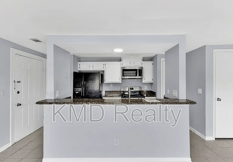 1624 Arlyn Cir #H — Photo 2