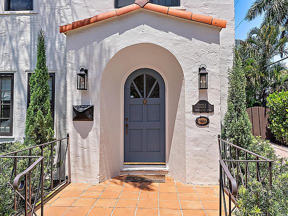 3rd image of 3211 Washington Rd