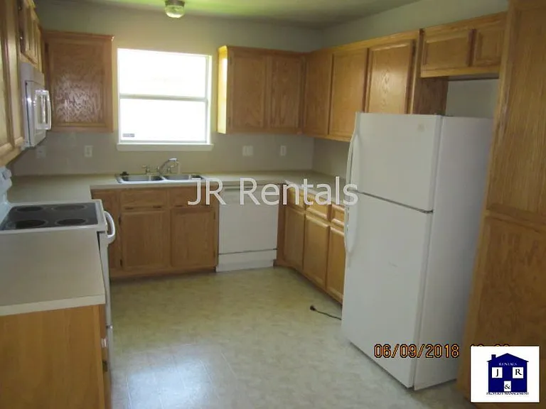1906 Flagstaff Dr — Photo 32