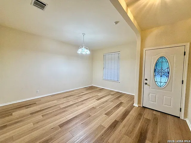 4 bed, 2.5 bath, 2361 sqft, $2,100 — Photo 2