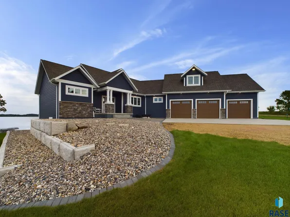 19965 Paradise Cir, Hendricks, SD 56136