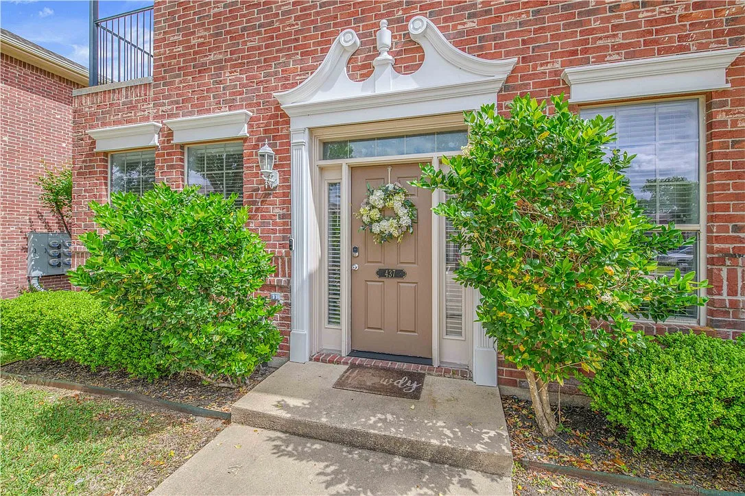 3 bed, 3.5 bath, 1492 sqft, $1,600 — Photo 3