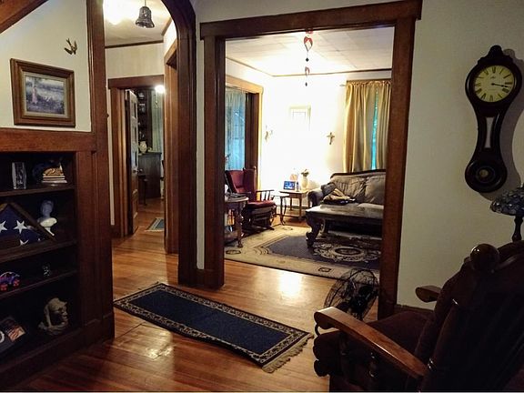 3rd image of 224 Park Ave