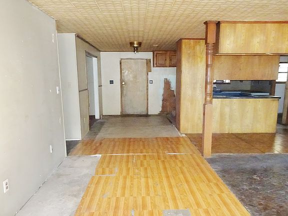 2nd image of 302 County Road 4891