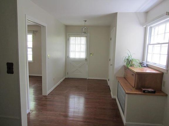 4th image of 128 Cedar Hill Dr